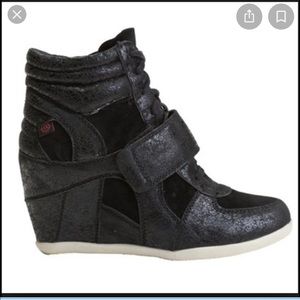 6.5 • Big Buddha • black sneaker wedge